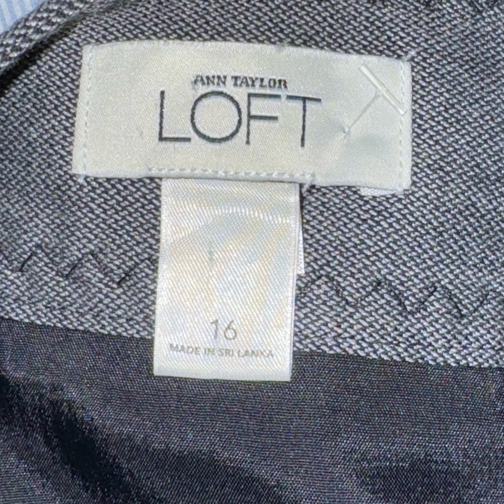 Ann Taylor LOFT Grey Wool Skirt. Size 16 - Picture 3 of 4